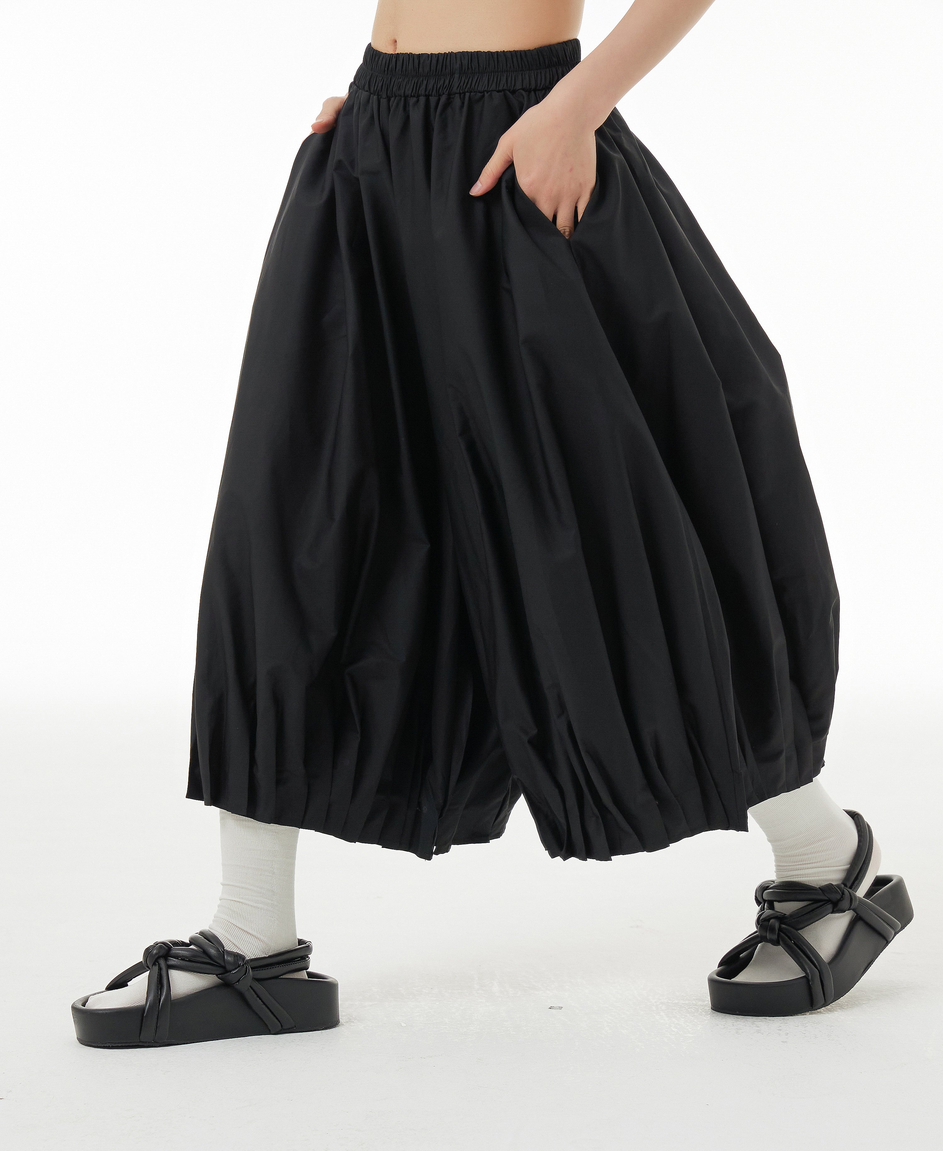 Black Balloon Midi Skirt with Pockets 1332